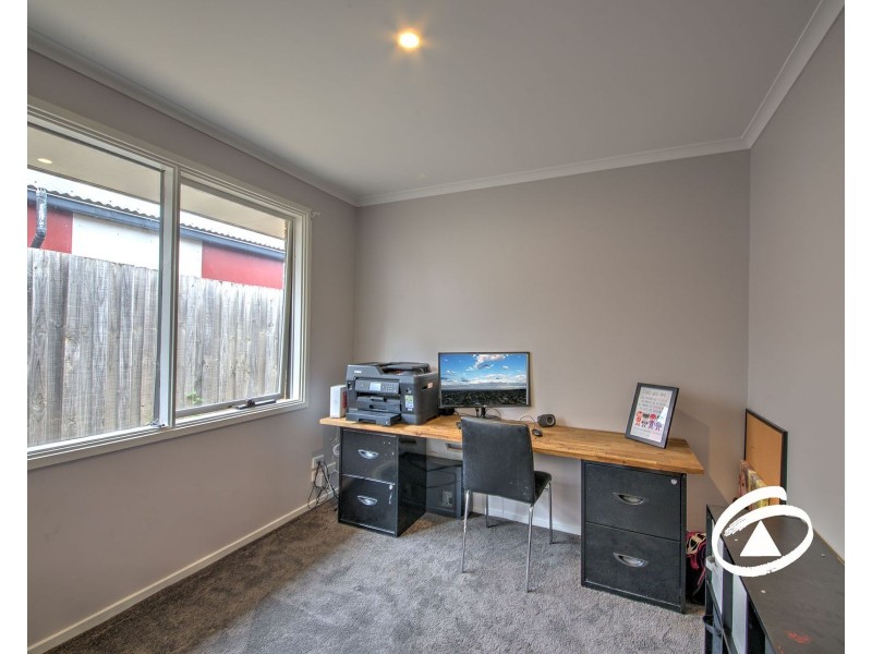 6 Bluegrass Crescent, Pakenham VIC 3810