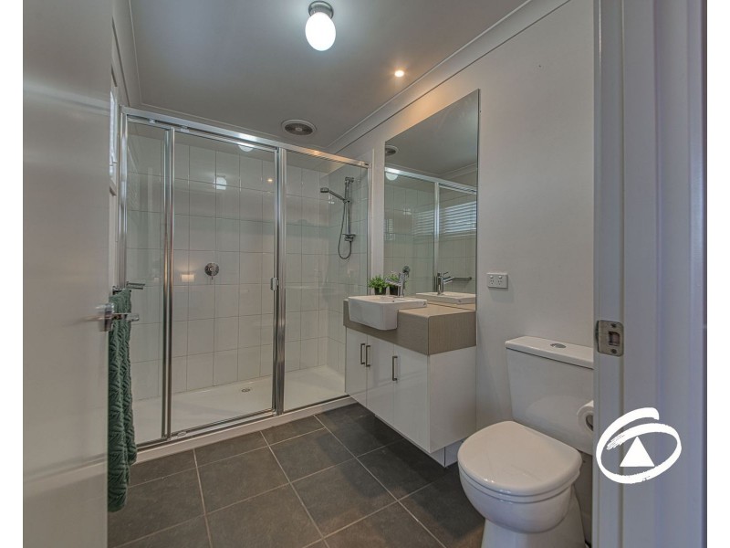 1 Officedale Rd, Officer VIC 3809