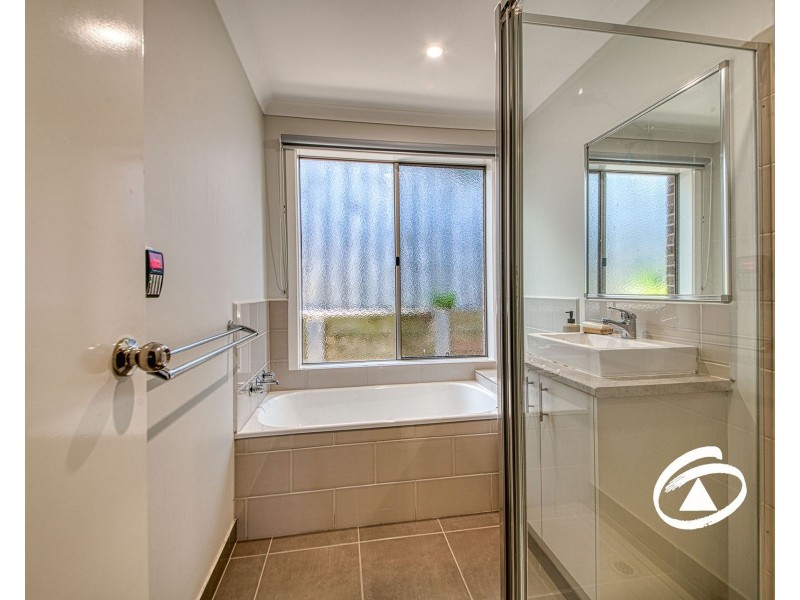4/5 Spencer Place, Pakenham VIC 3810
