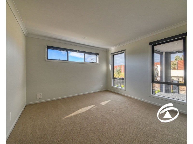 2 Sherlock Walk, Officer VIC 3809