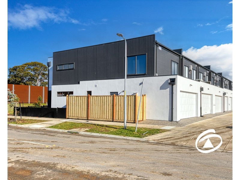 2 Sherlock Walk, Officer VIC 3809