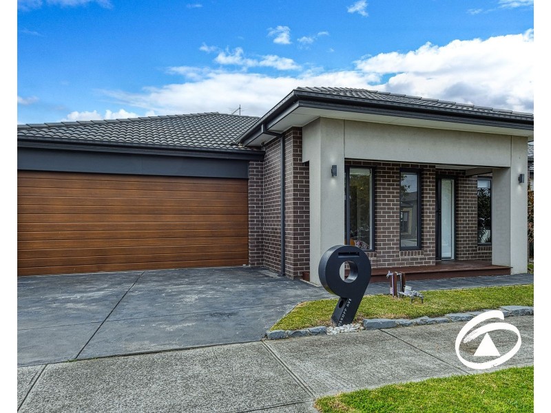 9 Roskopp Avenue, Clyde North VIC 3978
