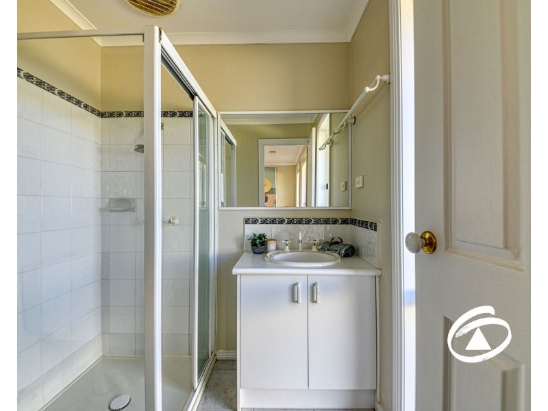 9 Ben Drive, Pakenham VIC 3810