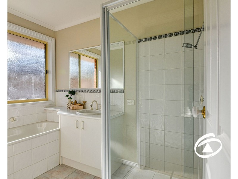 9 Ben Drive, Pakenham VIC 3810