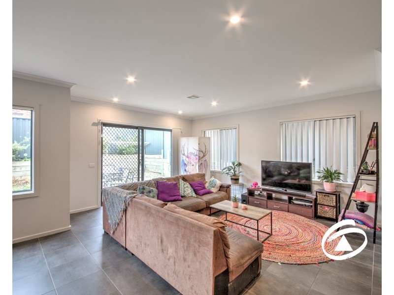 16/23 Atlantic Drive, Pakenham VIC 3810