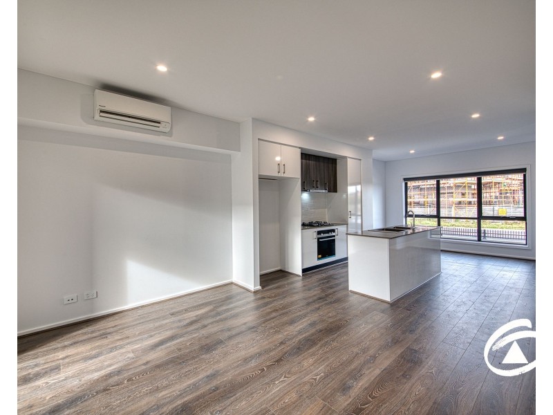 9 Travertine Loop, Berwick VIC 3806