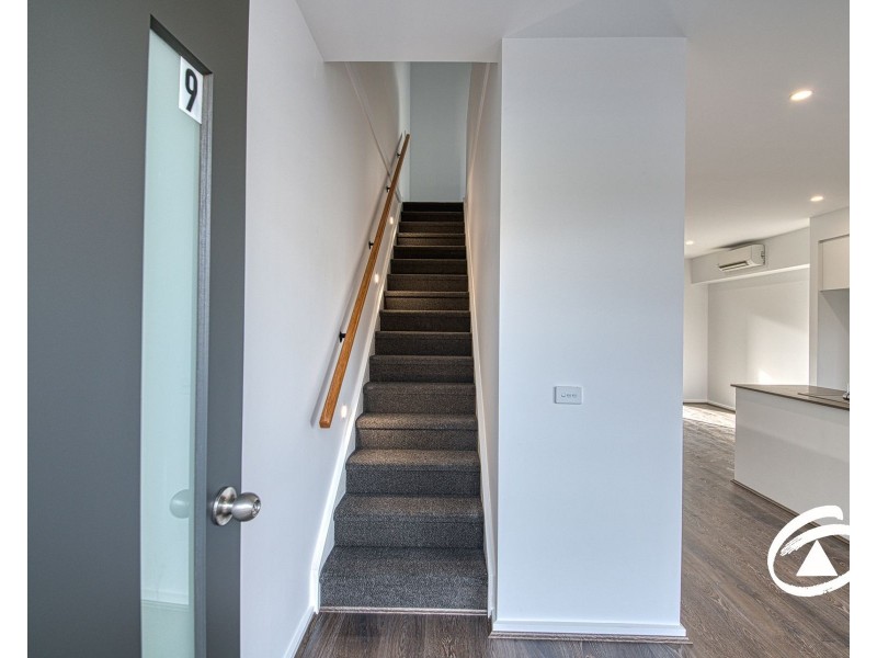 9 Travertine Loop, Berwick VIC 3806