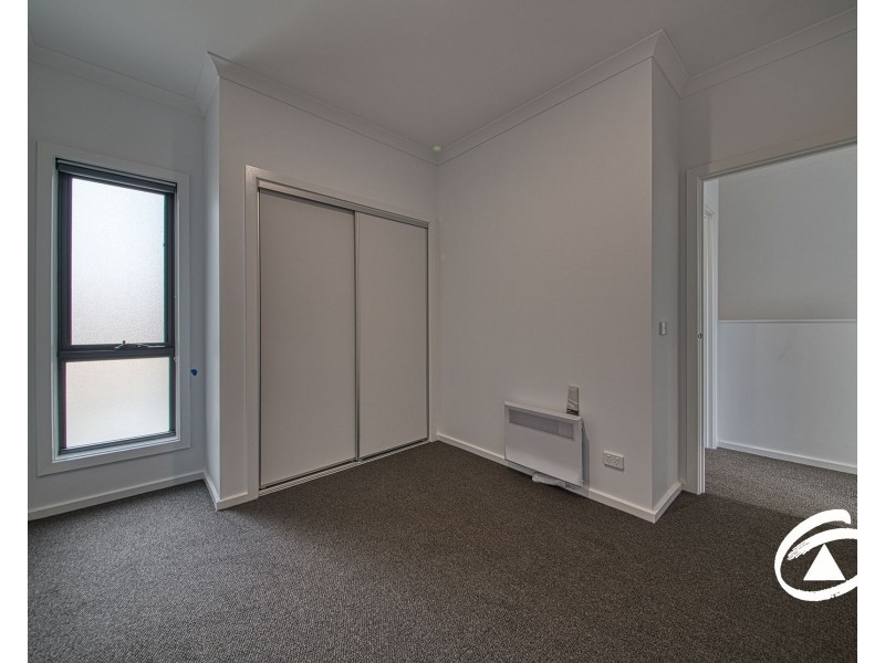 9 Travertine Loop, Berwick VIC 3806