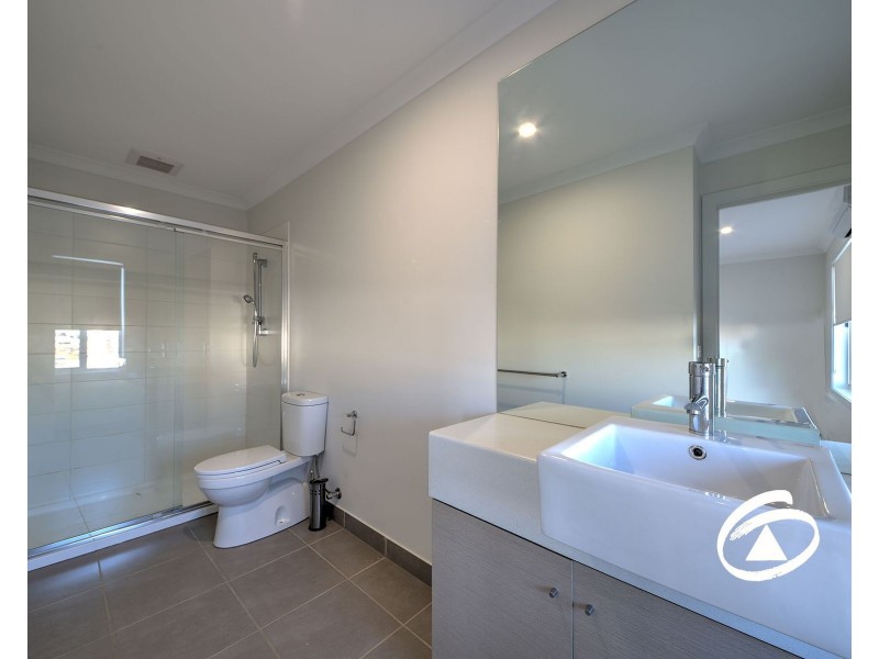 6 Debra Avenue, Pakenham VIC 3810