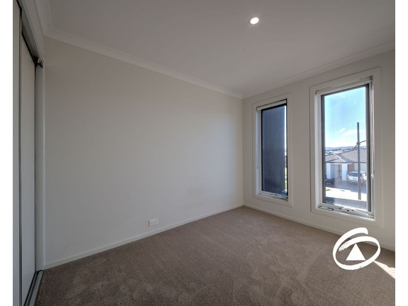 6 Debra Avenue, Pakenham VIC 3810