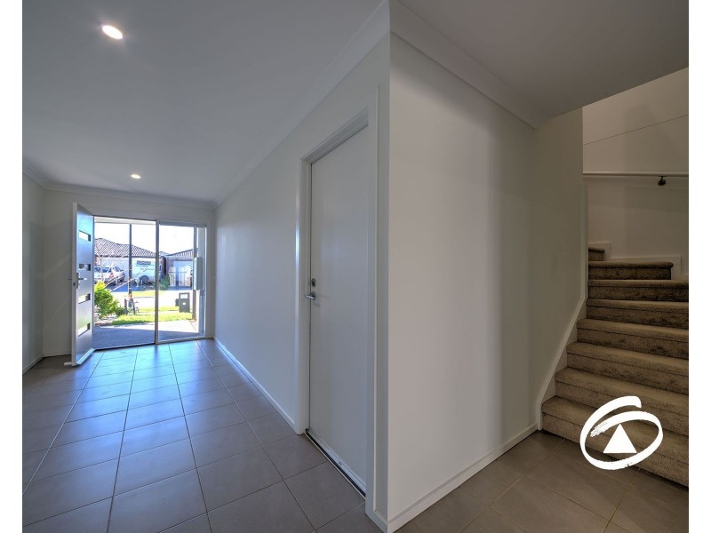 6 Debra Avenue, Pakenham VIC 3810