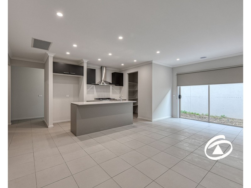 35 Carnmallum Drive, Clyde North VIC 3978