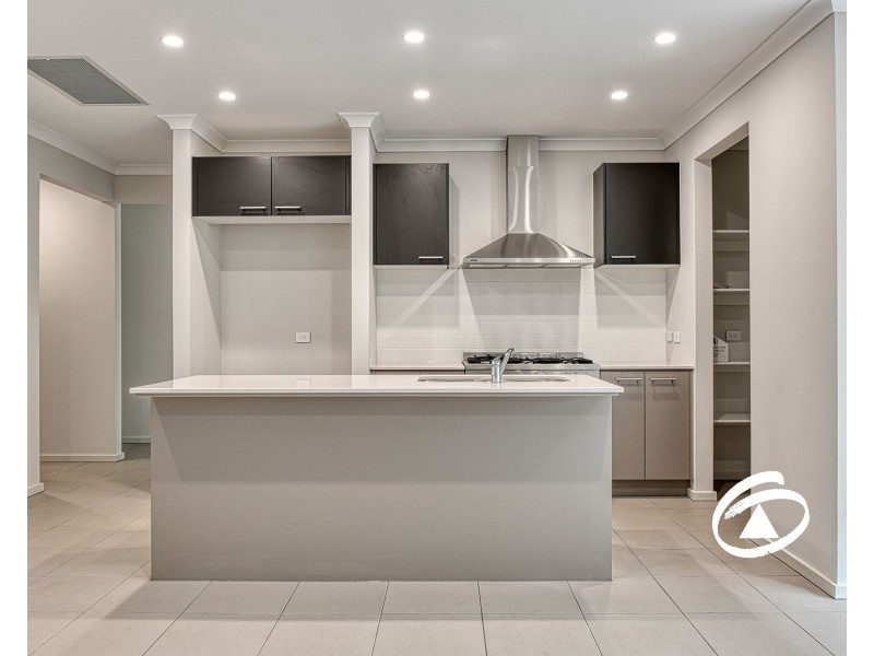 35 Carnmallum Drive, Clyde North VIC 3978