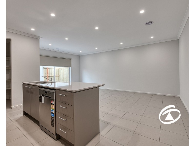 35 Carnmallum Drive, Clyde North VIC 3978