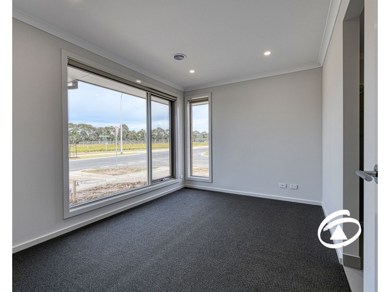 35 Carnmallum Drive, Clyde North VIC 3978
