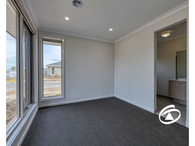 35 Carnmallum Drive, Clyde North VIC 3978