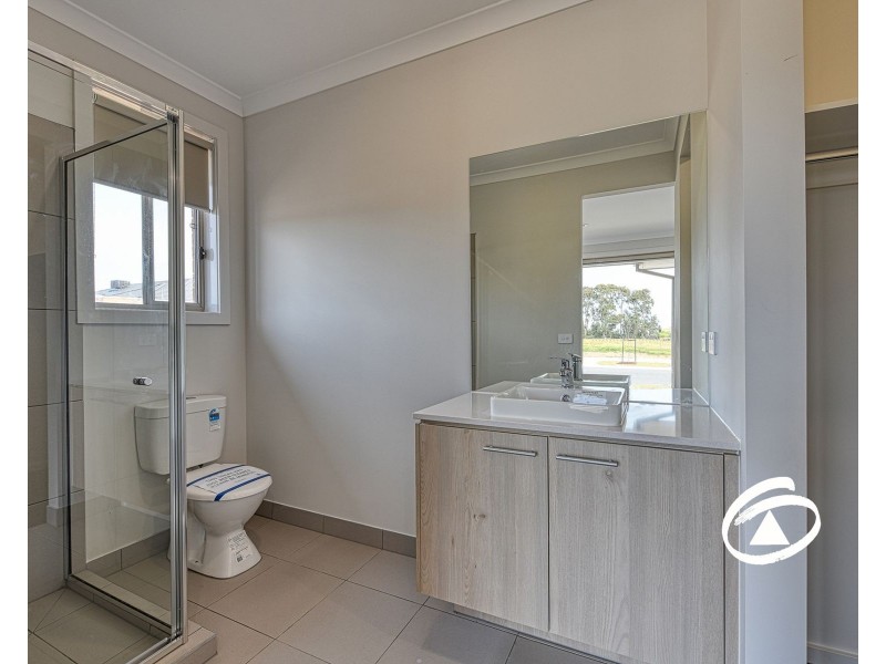 35 Carnmallum Drive, Clyde North VIC 3978