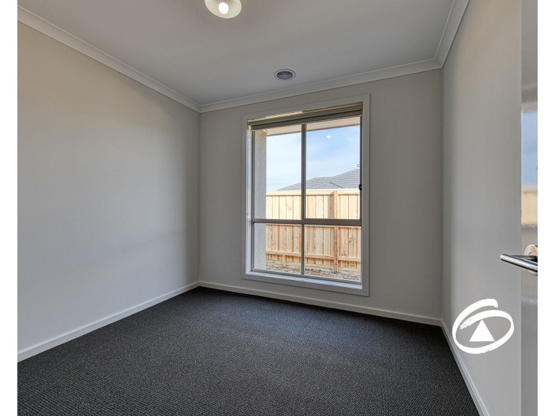 35 Carnmallum Drive, Clyde North VIC 3978