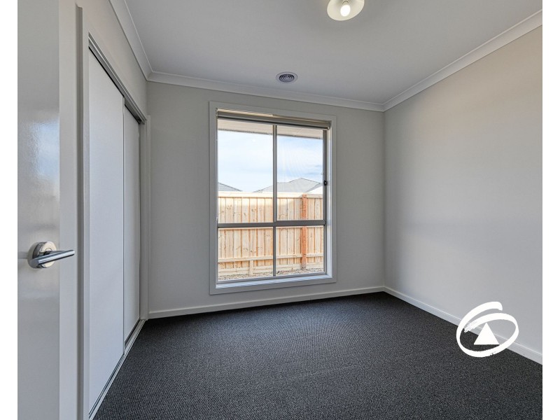 35 Carnmallum Drive, Clyde North VIC 3978