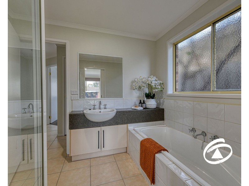 2 Tongola Court, Cranbourne VIC 3977