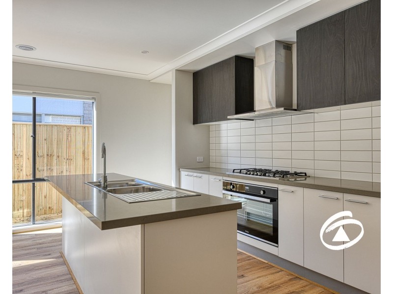 15 Allan Close, Pakenham VIC 3810