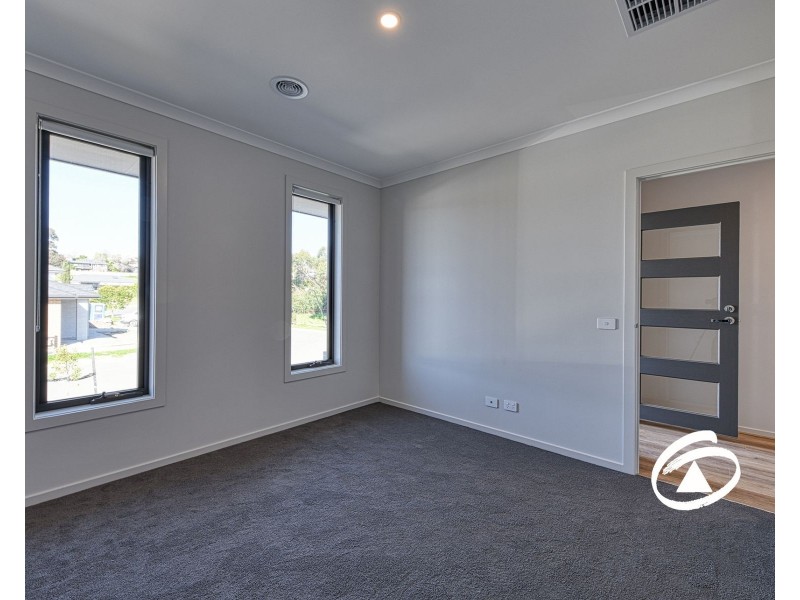 15 Allan Close, Pakenham VIC 3810