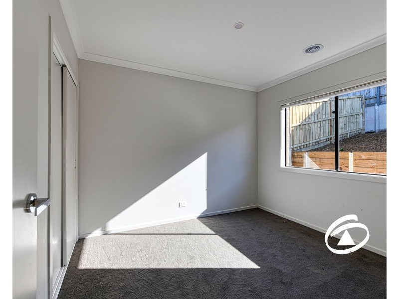 15 Allan Close, Pakenham VIC 3810