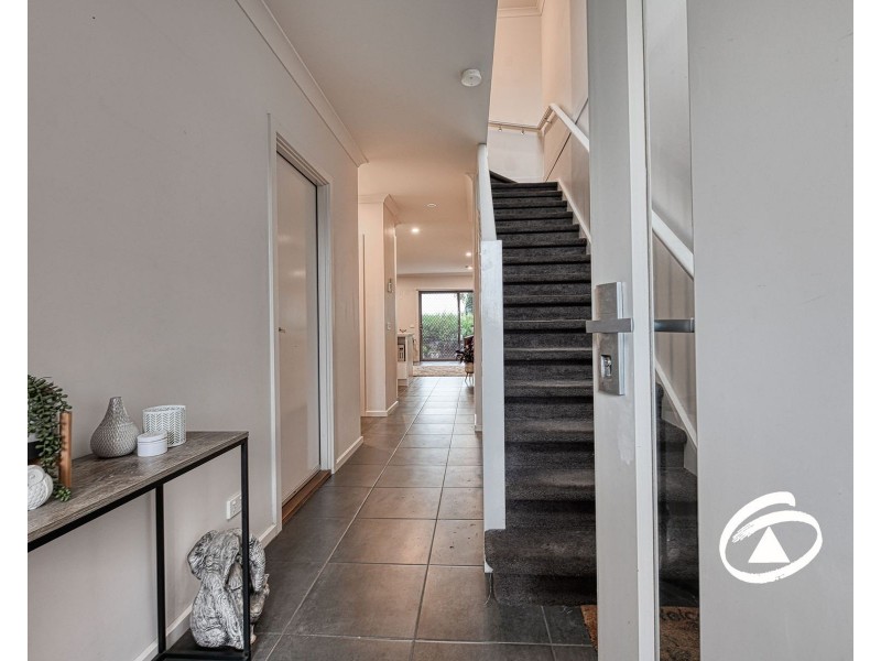 32/23 Atlantic Drive, Pakenham VIC 3810