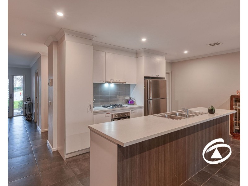 32/23 Atlantic Drive, Pakenham VIC 3810