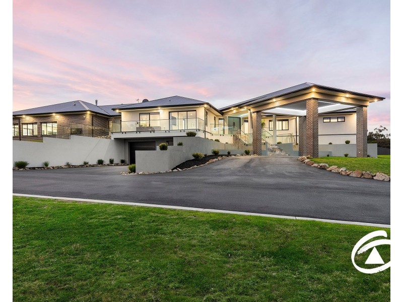 3 Roy Ross Court, Pakenham VIC 3810