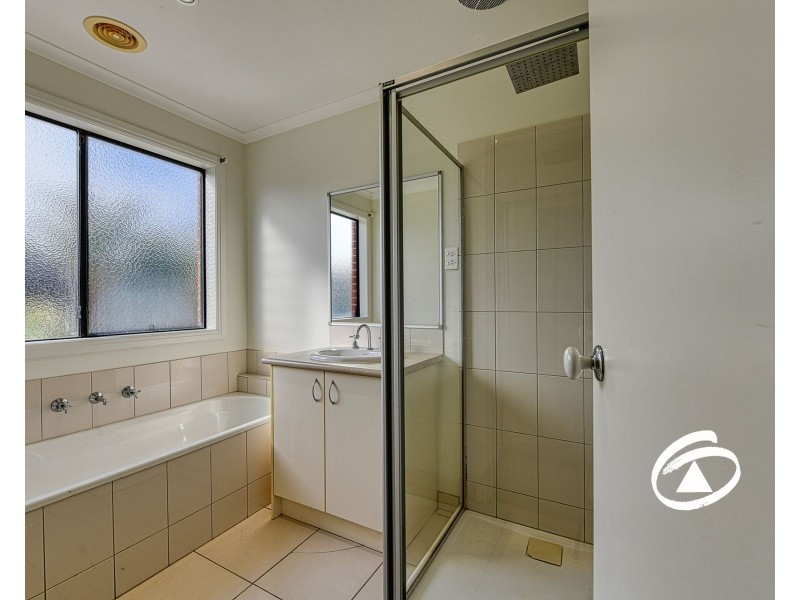 13 Yellow Gum Drive, Pakenham VIC 3810