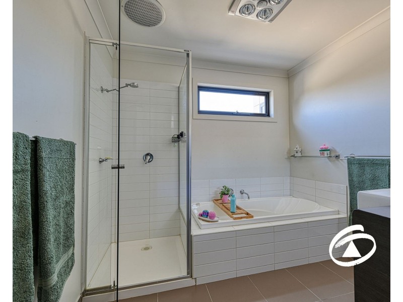 30 Rush Lily Drive, Officer VIC 3809