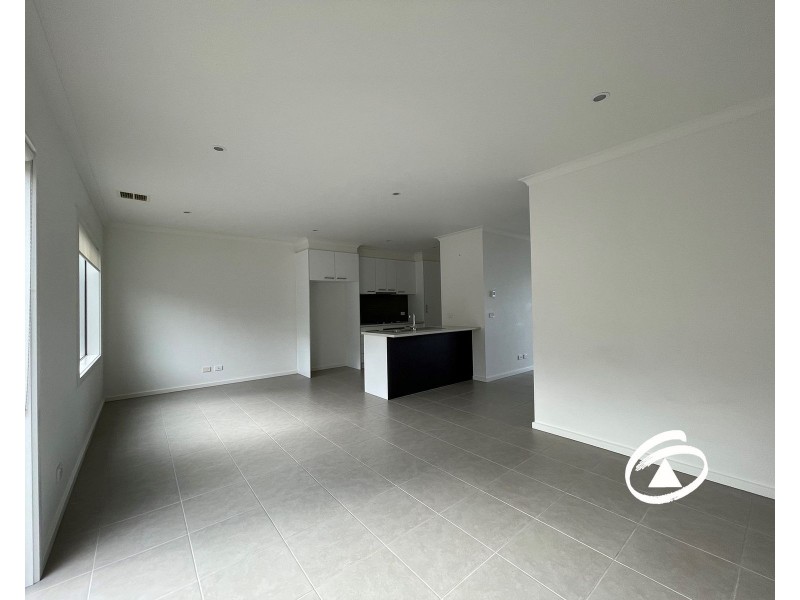 38/23 Atlantic Drive, Pakenham VIC 3810