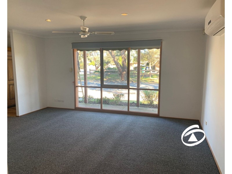 15 Deed Drive, Pakenham VIC 3810