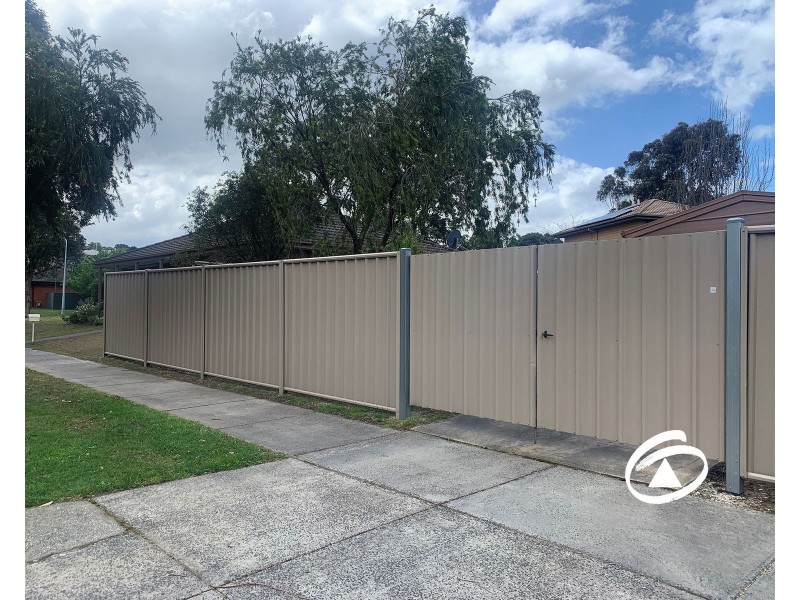 15 Deed Drive, Pakenham VIC 3810