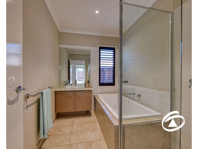 35 Penshurst Crescent, Officer VIC 3809