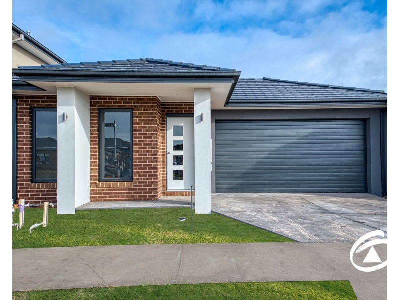 13 Catalonia Way, Berwick VIC 3806