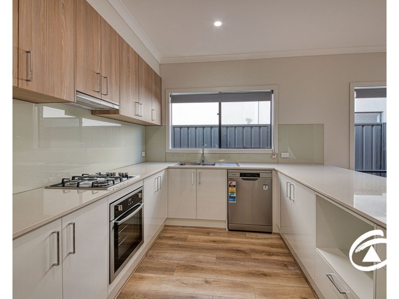 13 Catalonia Way, Berwick VIC 3806
