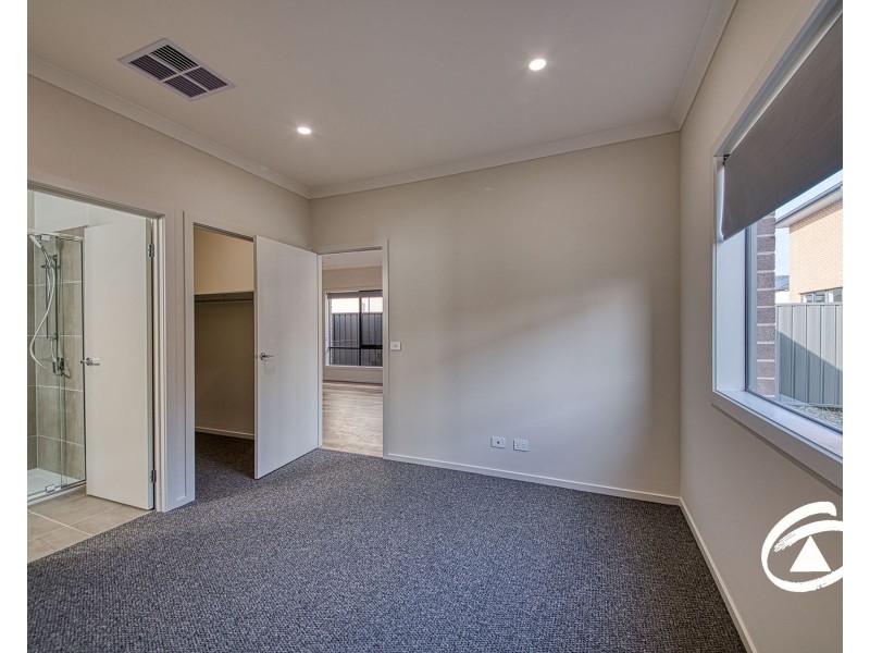 13 Catalonia Way, Berwick VIC 3806