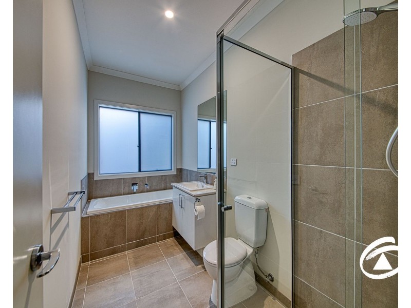 13 Catalonia Way, Berwick VIC 3806