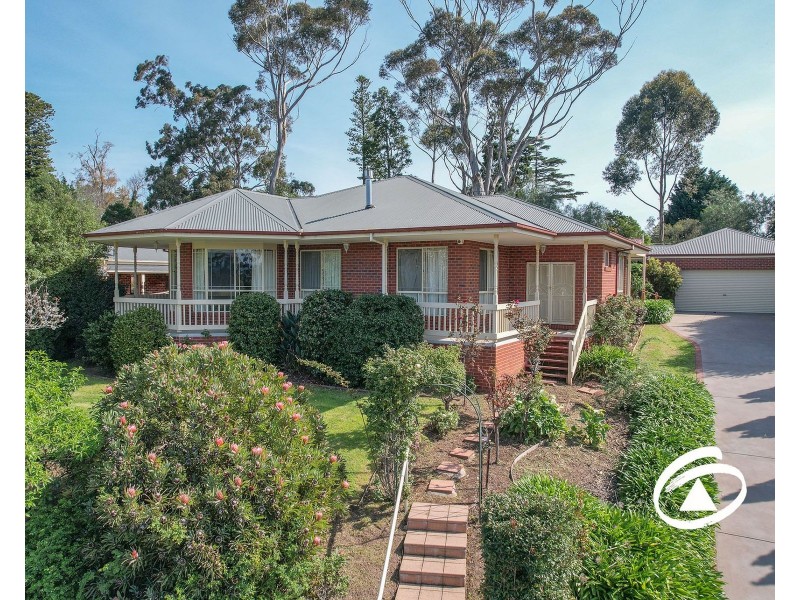 14 Pioneers Crescent, Pakenham VIC 3810
