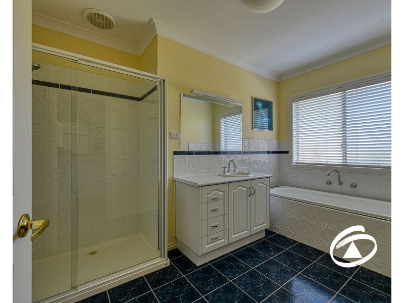 14 Pioneers Crescent, Pakenham VIC 3810