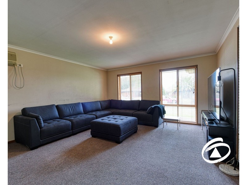 18 Paramount Way, Pakenham VIC 3810