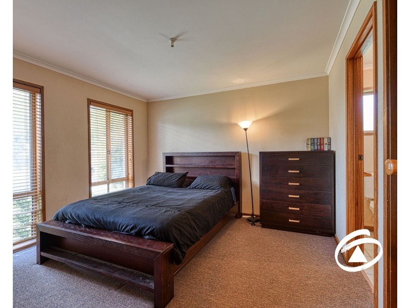 18 Paramount Way, Pakenham VIC 3810