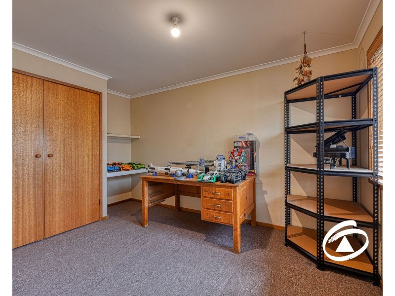 18 Paramount Way, Pakenham VIC 3810