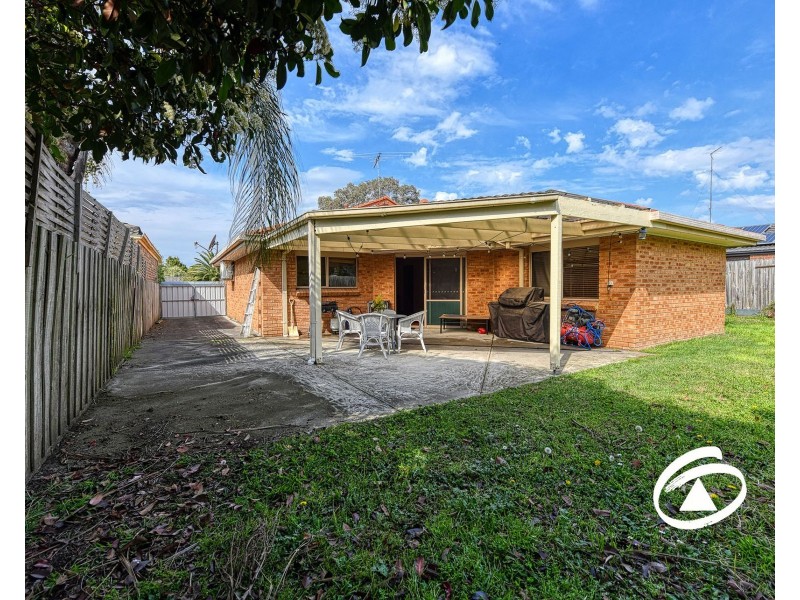 18 Paramount Way, Pakenham VIC 3810
