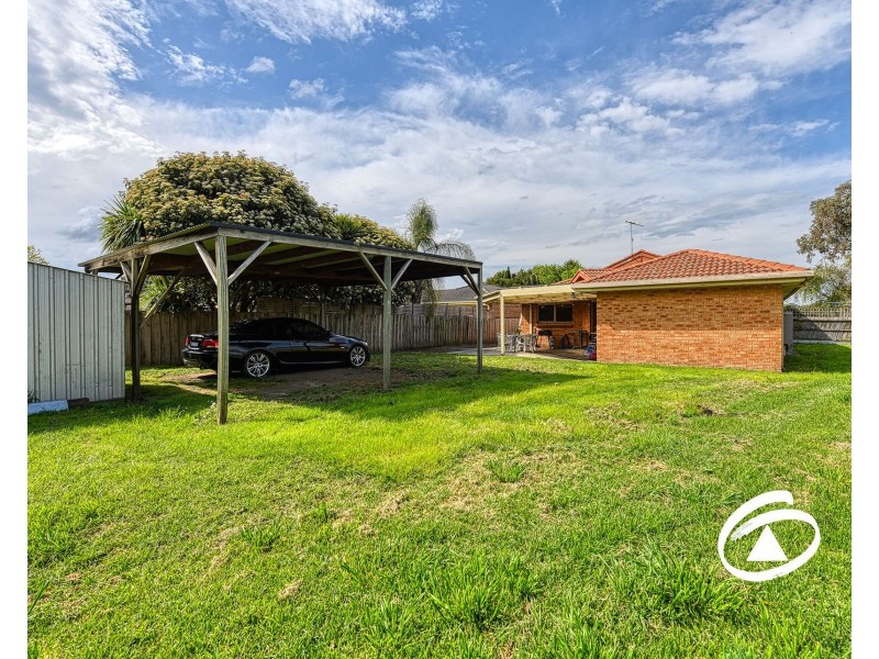 18 Paramount Way, Pakenham VIC 3810