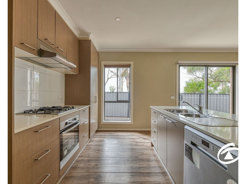 40 Bonneville Parade, Pakenham VIC 3810