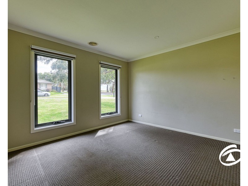 40 Bonneville Parade, Pakenham VIC 3810