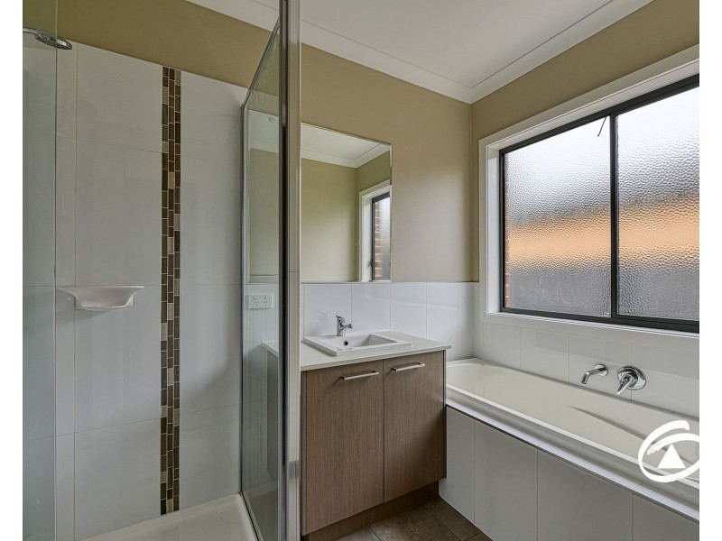 40 Bonneville Parade, Pakenham VIC 3810